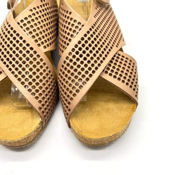 Eric Michael Womens Size 40 EU 9.5 US Taupe Perf Leather ‎ Wedges Sandals Shoes - Picture 5 of 14